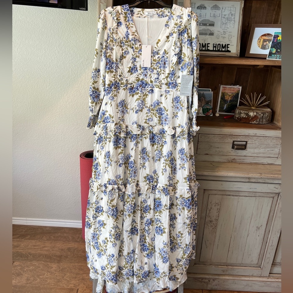 NWT BTFL-Life women’s Ivory floral midi dress size medium